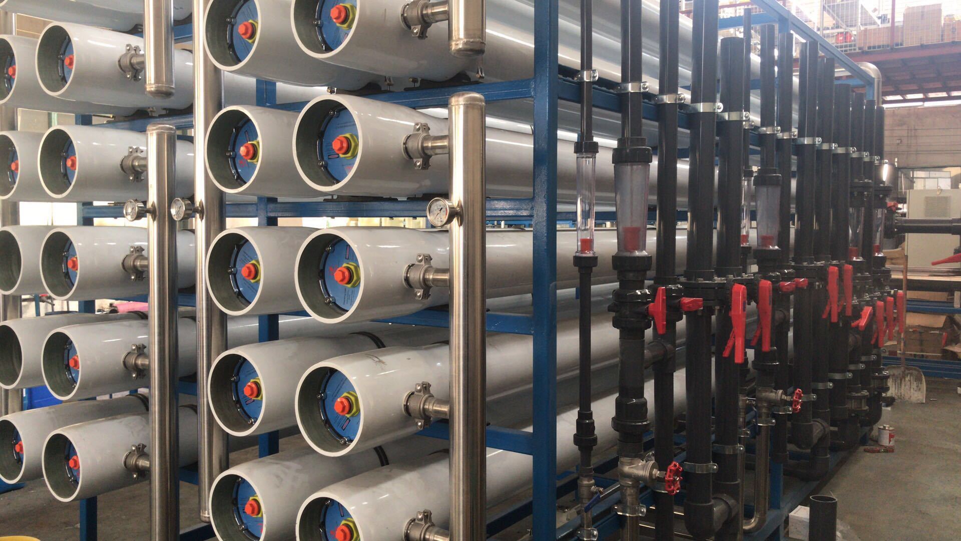 如何清洗反滲透設備里面的污染物？